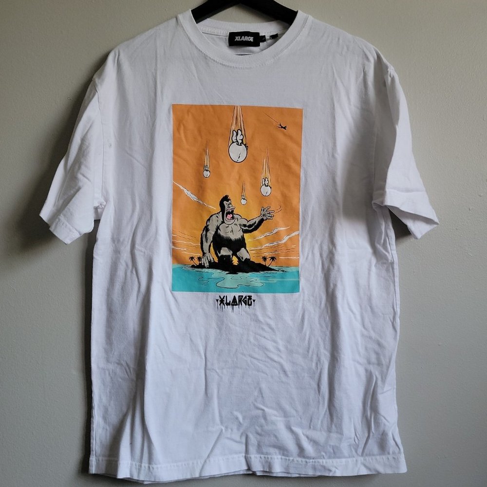 XLRGE White Gorilla on Island Bombed Mens Size Large Short Sleeve Shirt